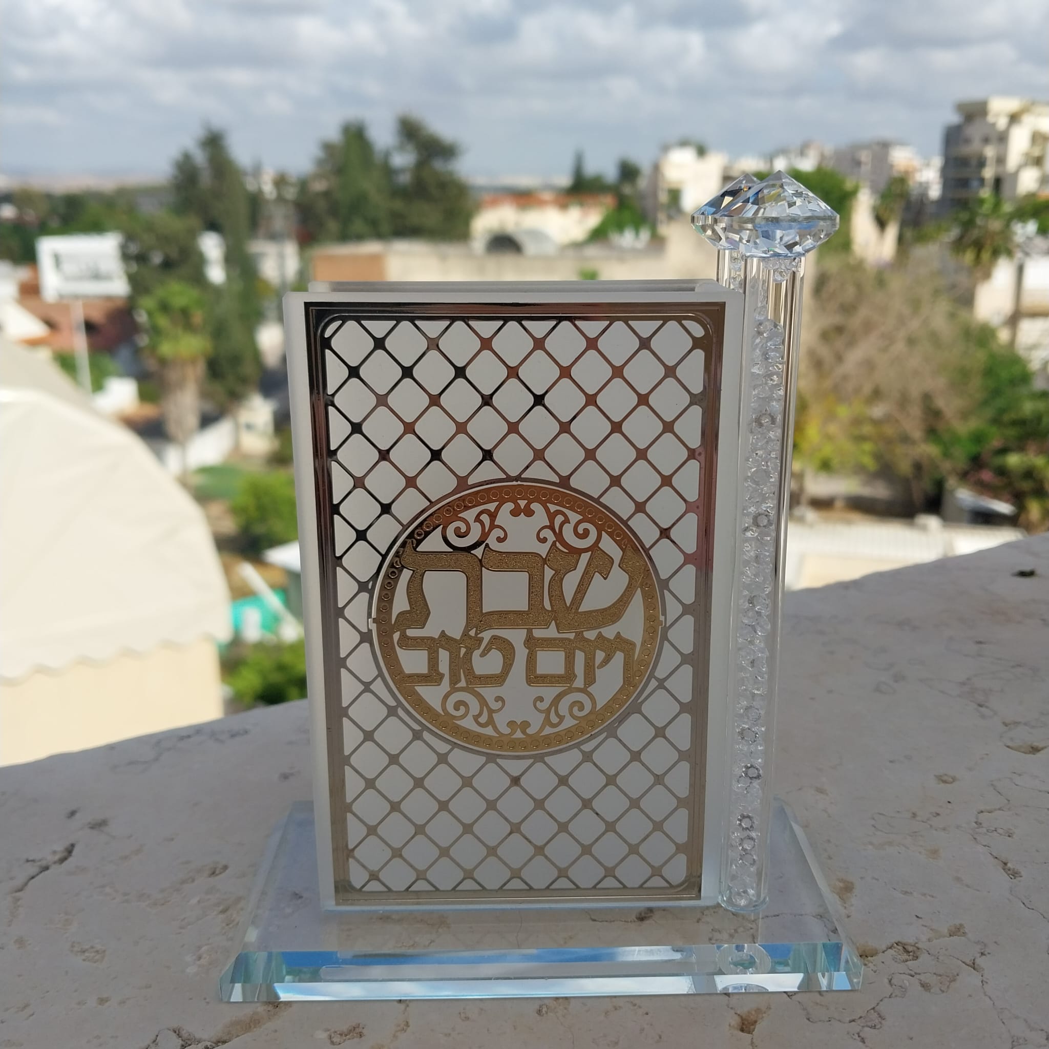 מעמד גפרורים – קריסטל עם פלקטה זהב